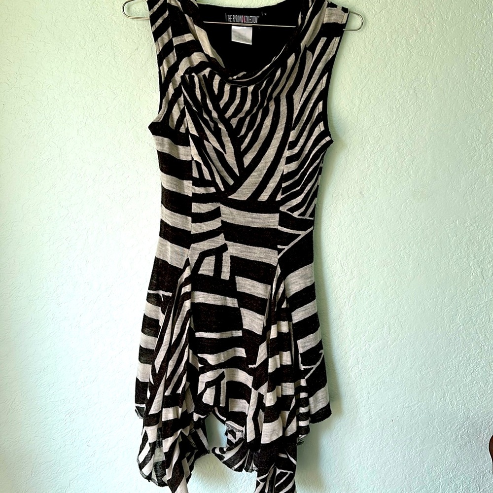 Black and white assymetrical dress 🖤🤍